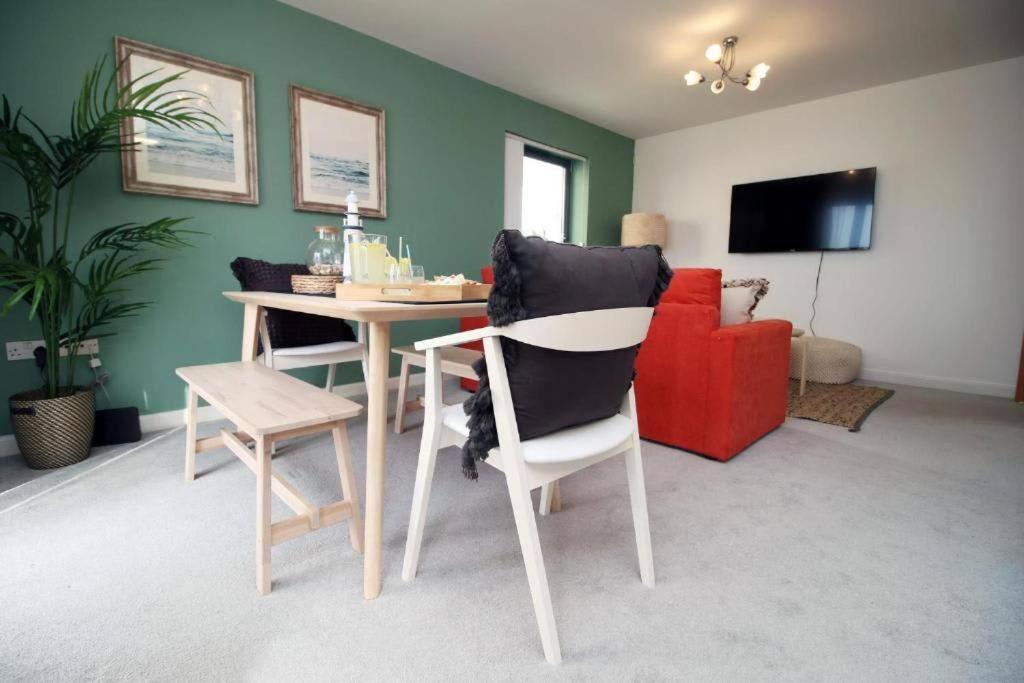 The Observatory By Mia Living 2 Bedroom Apartment Overlooking Swansea Beach With Free Parking Exterior photo